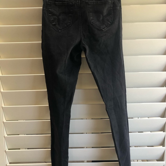 Mid Rise Jeans - Picture 5 of 5